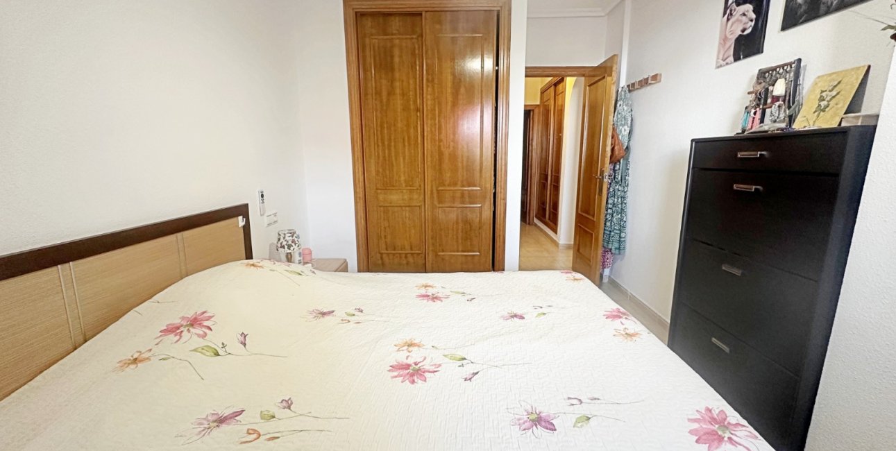 Resale - Bungalow -
Torrevieja