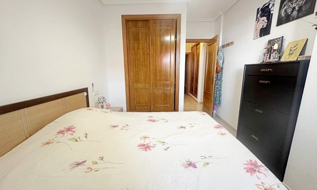 Resale - Bungalow -
Torrevieja