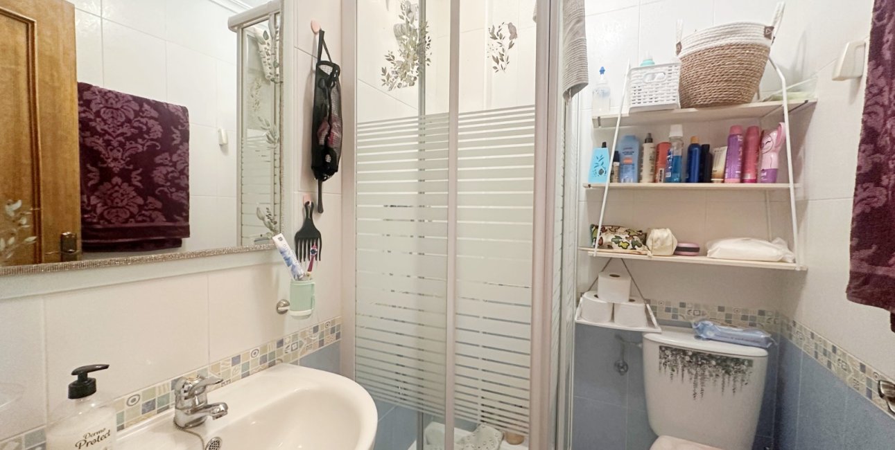 Resale - Bungalow -
Torrevieja