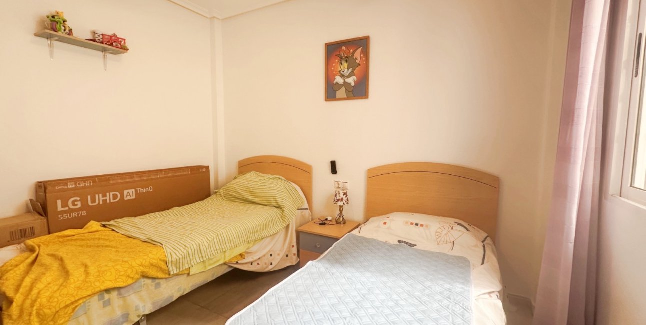 Resale - Bungalow -
Torrevieja