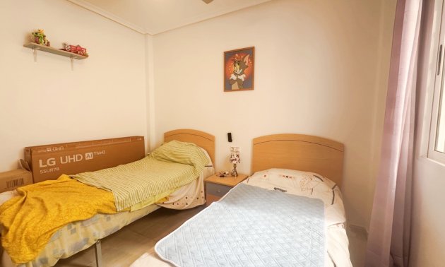 Resale - Bungalow -
Torrevieja