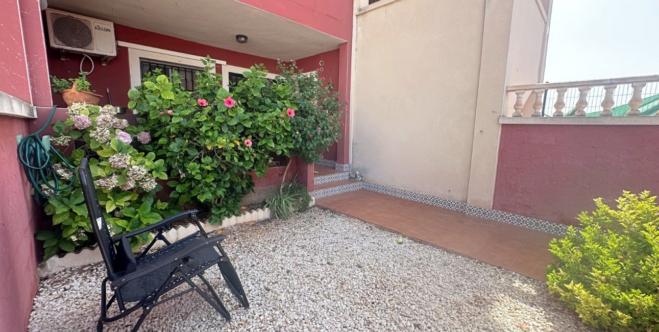 Resale - Bungalow -
Torrevieja