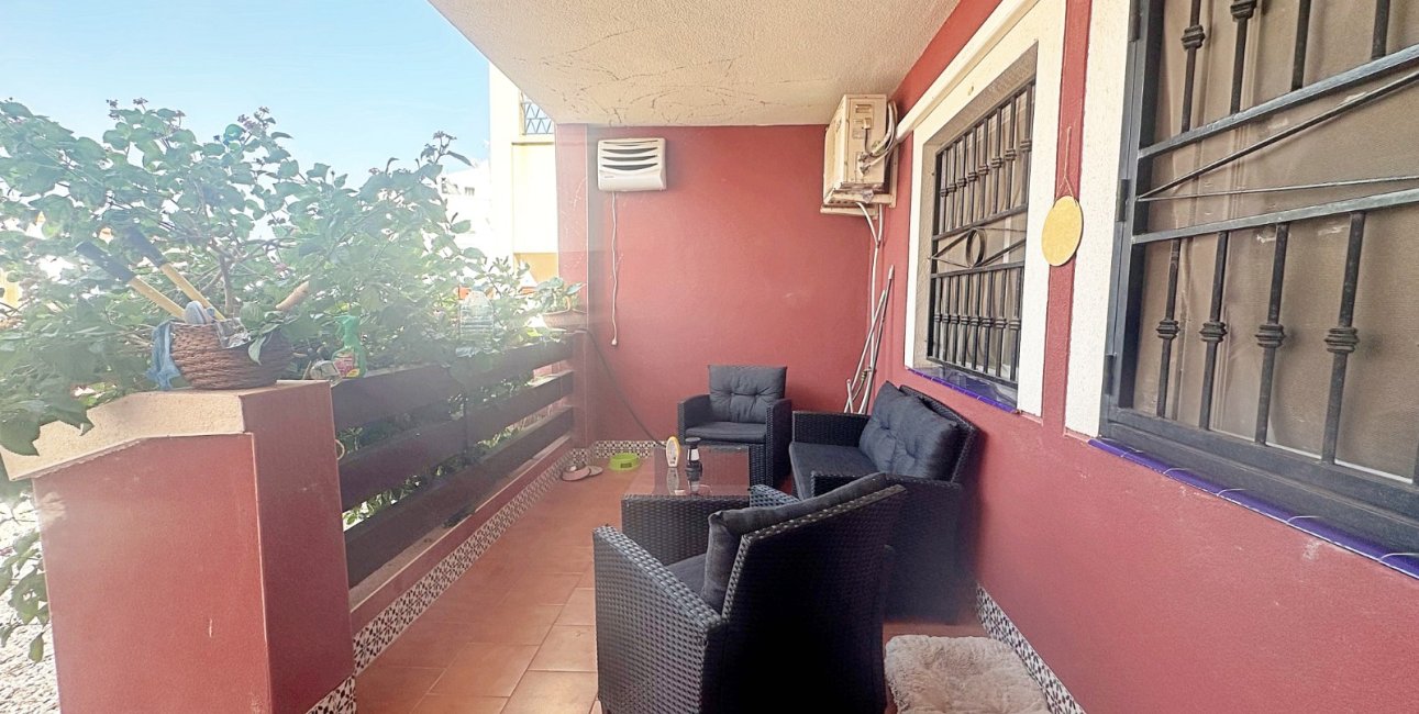 Resale - Bungalow -
Torrevieja