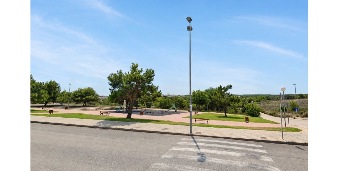 Resale - Bungalow -
Torrevieja