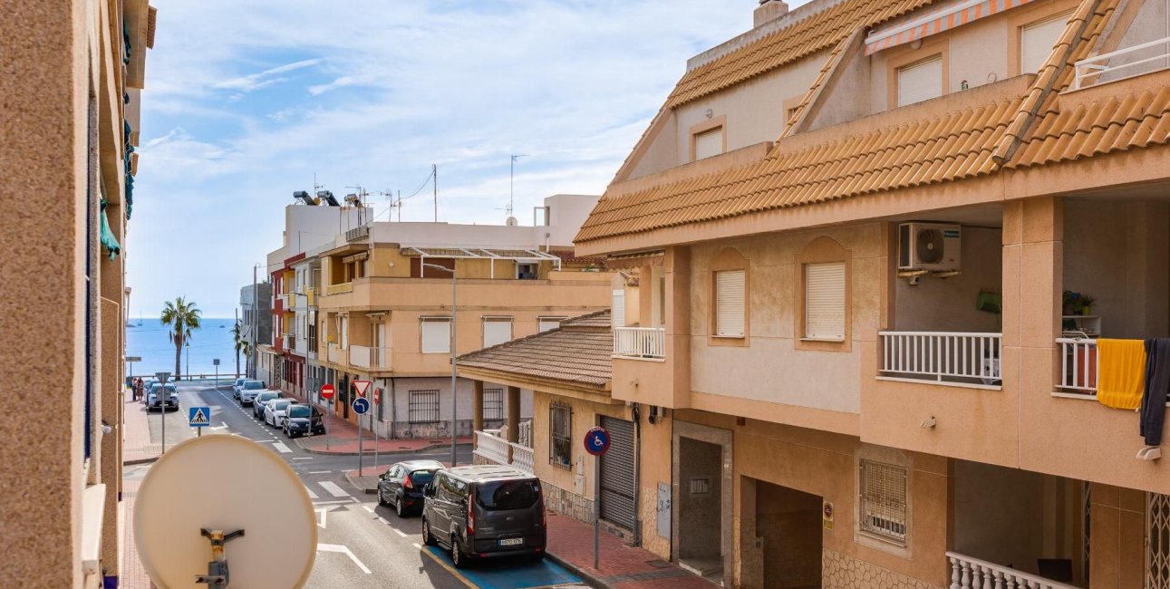 Rynek wtórny - Mieszkanie w bloku -
Torrevieja - Playa de los Naufragos