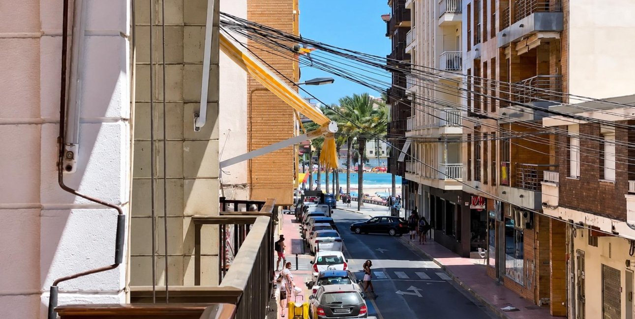 Resale - Apartment / flat -
Torrevieja - Paseo maritimo
