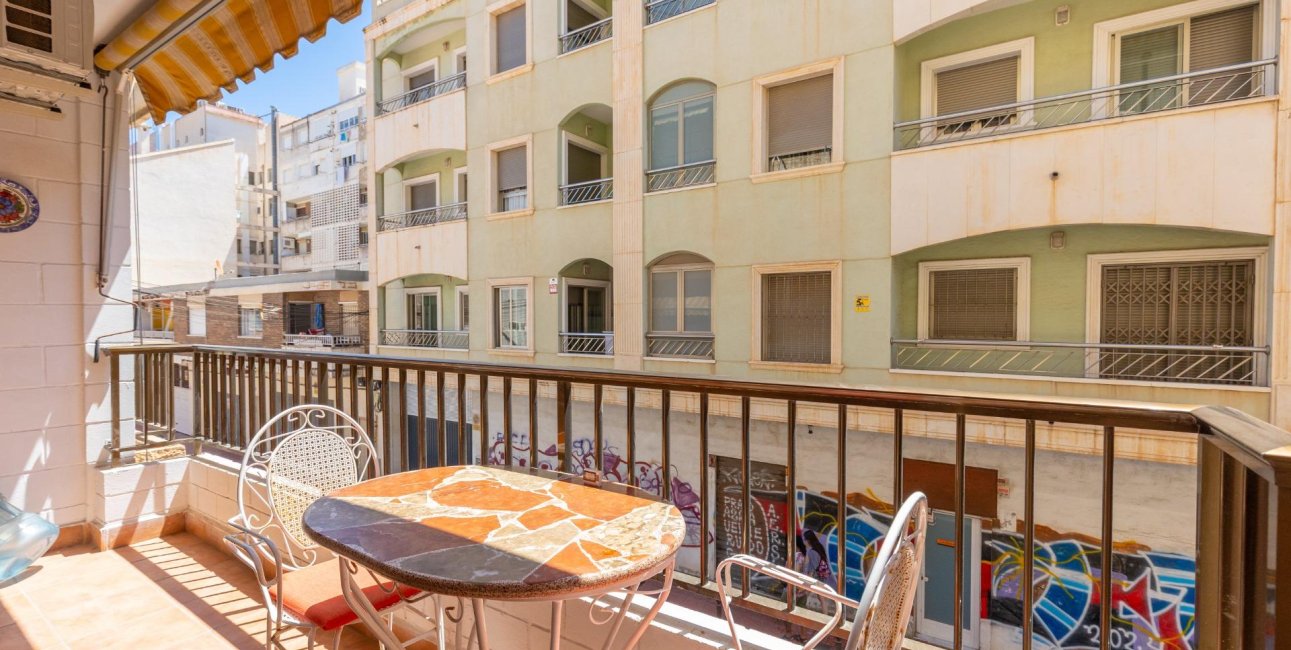 Resale - Apartment / flat -
Torrevieja - Paseo maritimo