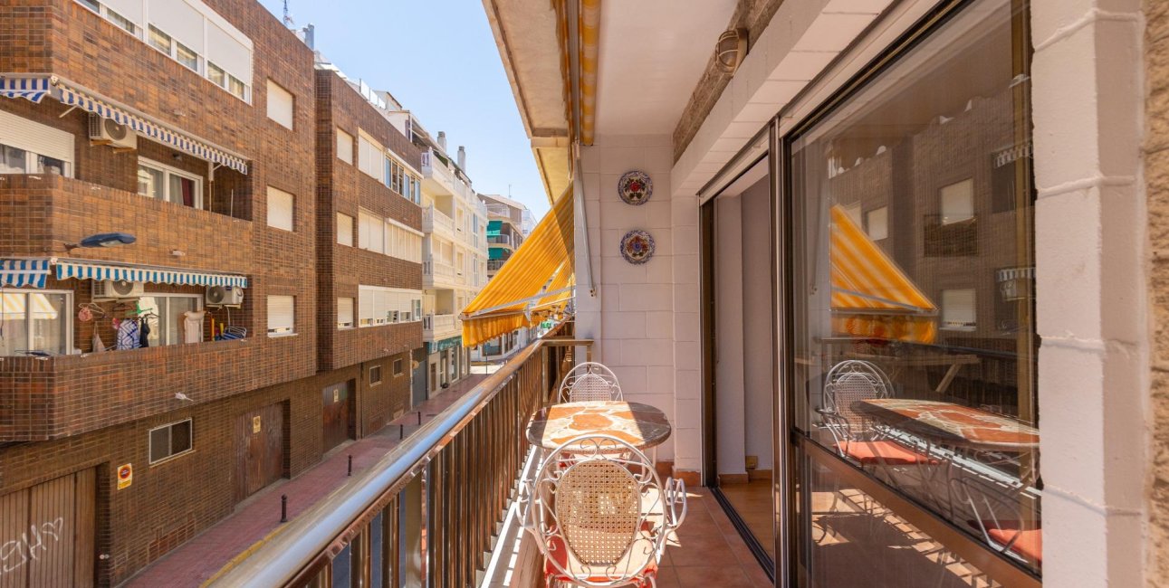 Resale - Apartment / flat -
Torrevieja - Paseo maritimo