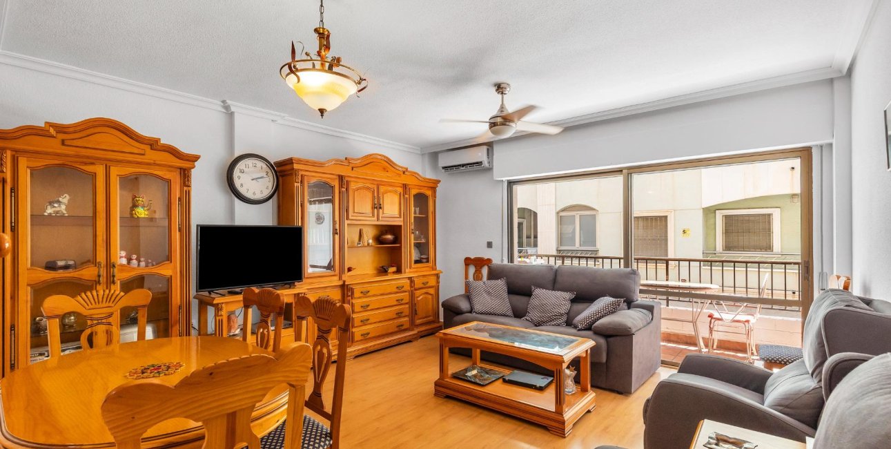 Resale - Apartment / flat -
Torrevieja - Paseo maritimo