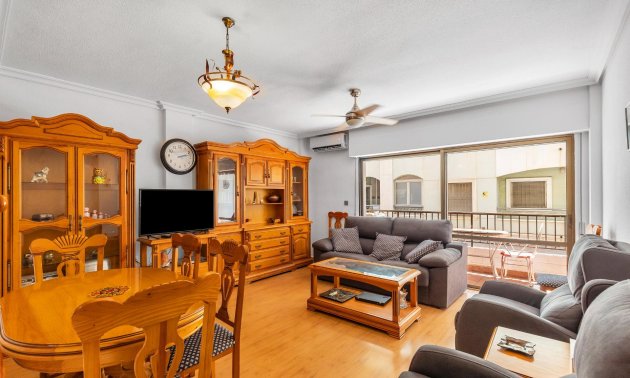 Resale - Apartment / flat -
Torrevieja - Paseo maritimo