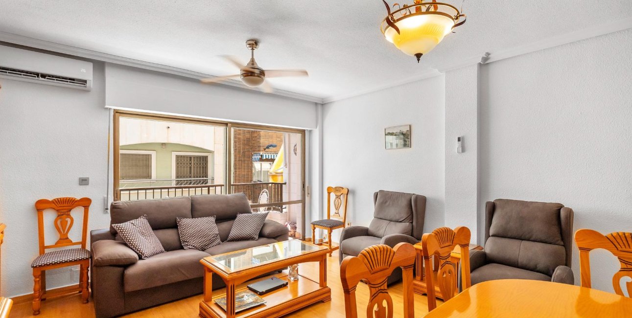 Resale - Apartment / flat -
Torrevieja - Paseo maritimo