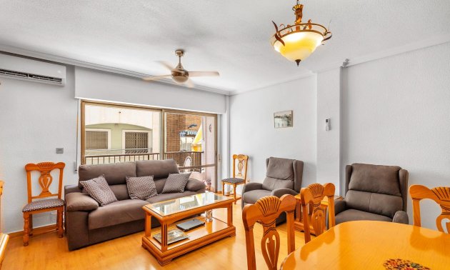 Resale - Apartment / flat -
Torrevieja - Paseo maritimo