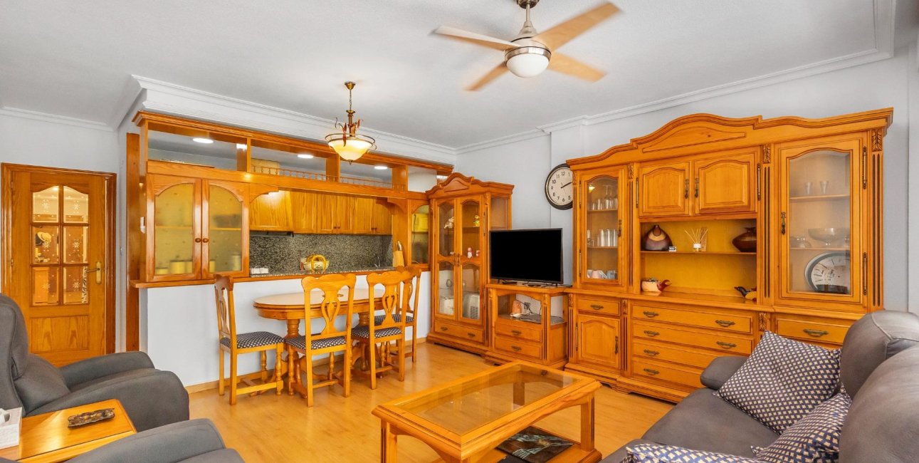 Resale - Apartment / flat -
Torrevieja - Paseo maritimo