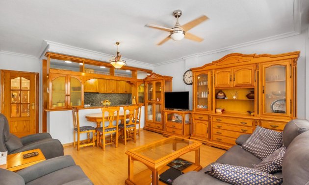 Resale - Apartment / flat -
Torrevieja - Paseo maritimo