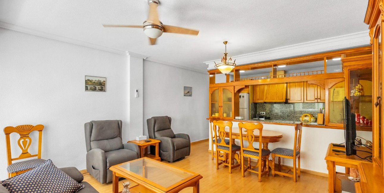 Resale - Apartment / flat -
Torrevieja - Paseo maritimo