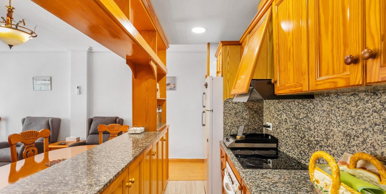Resale - Apartment / flat -
Torrevieja - Paseo maritimo