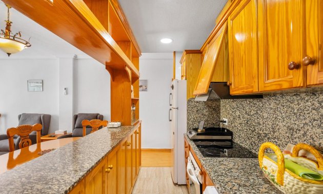 Resale - Apartment / flat -
Torrevieja - Paseo maritimo