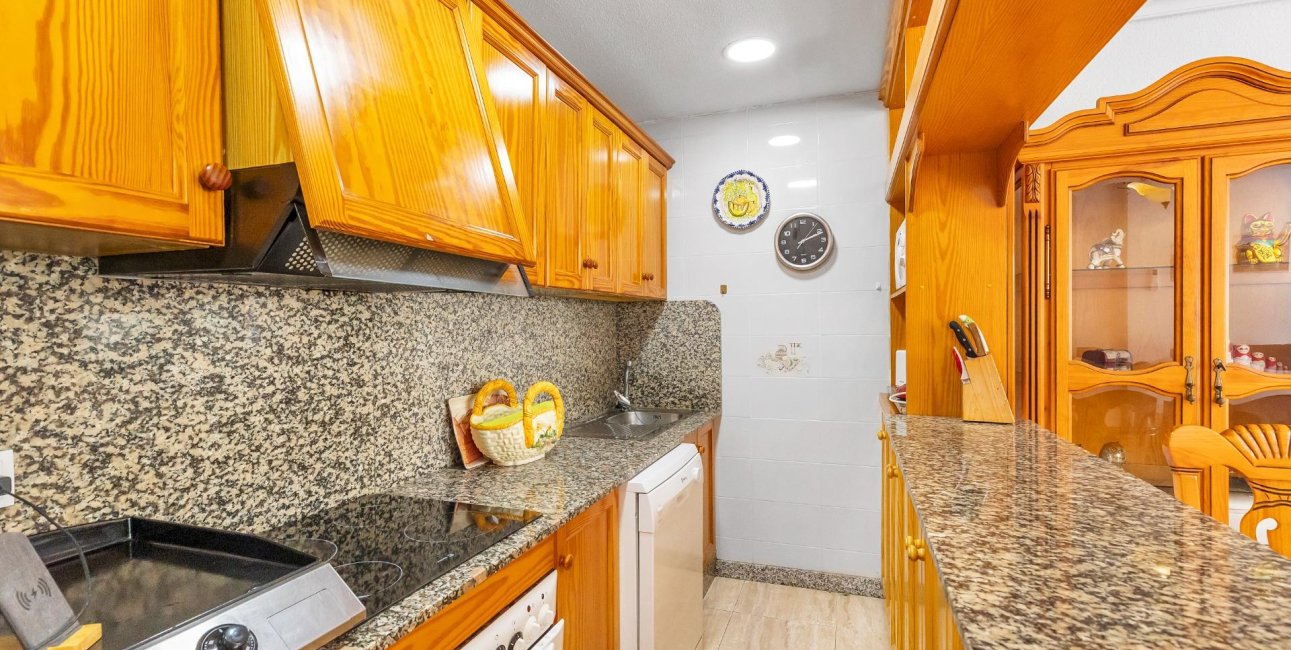 Resale - Apartment / flat -
Torrevieja - Paseo maritimo