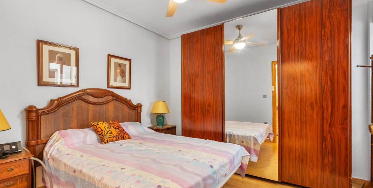 Resale - Apartment / flat -
Torrevieja - Paseo maritimo