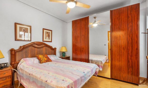 Resale - Apartment / flat -
Torrevieja - Paseo maritimo