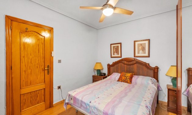 Resale - Apartment / flat -
Torrevieja - Paseo maritimo