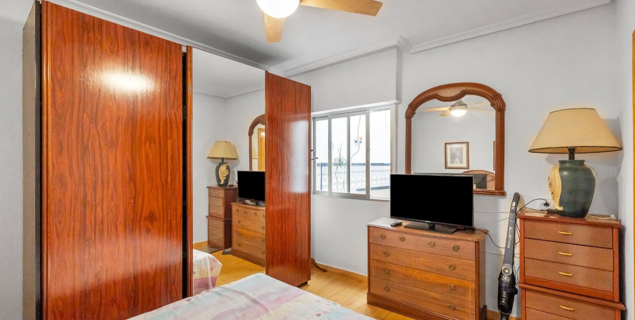 Resale - Apartment / flat -
Torrevieja - Paseo maritimo