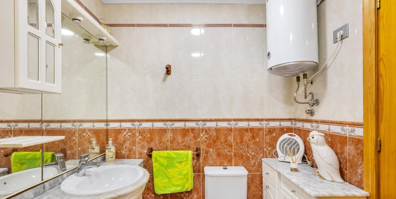Resale - Apartment / flat -
Torrevieja - Paseo maritimo
