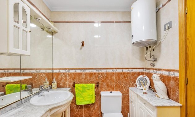 Resale - Apartment / flat -
Torrevieja - Paseo maritimo