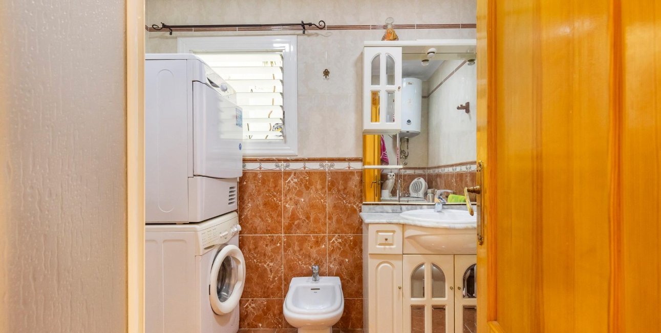 Resale - Apartment / flat -
Torrevieja - Paseo maritimo