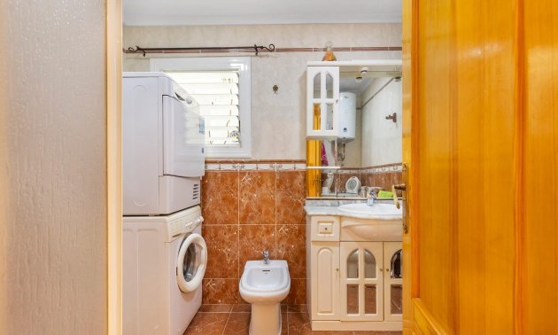 Resale - Apartment / flat -
Torrevieja - Paseo maritimo