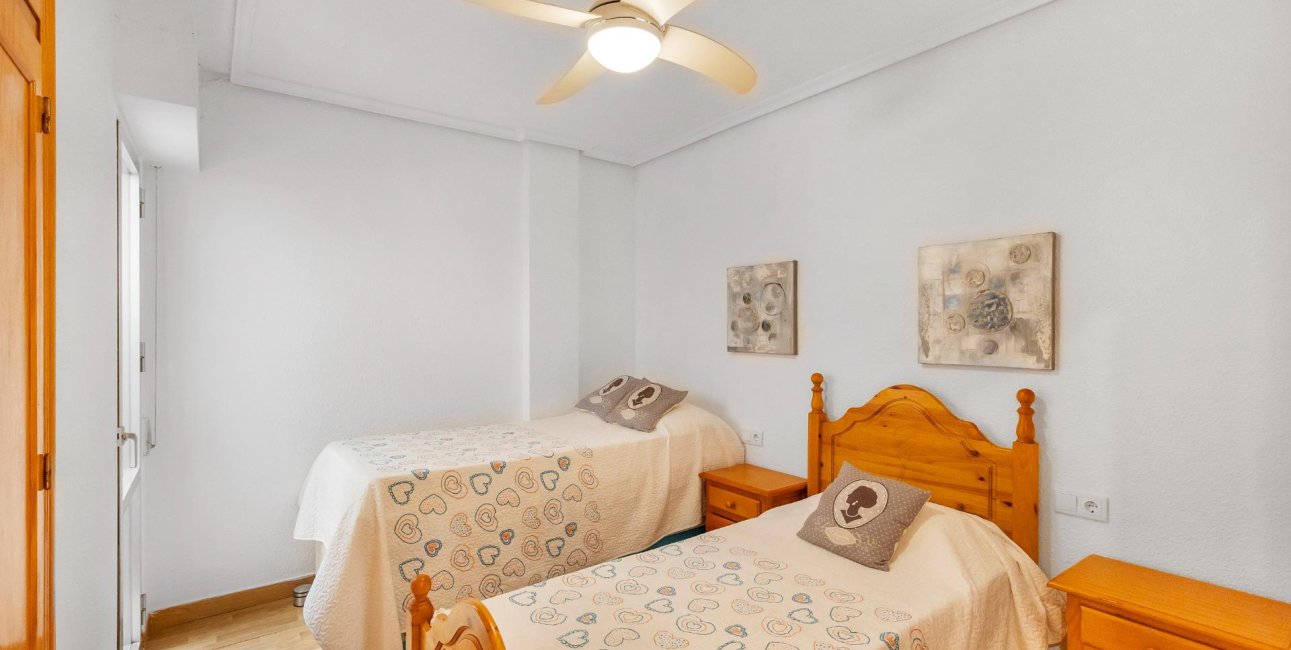 Resale - Apartment / flat -
Torrevieja - Paseo maritimo