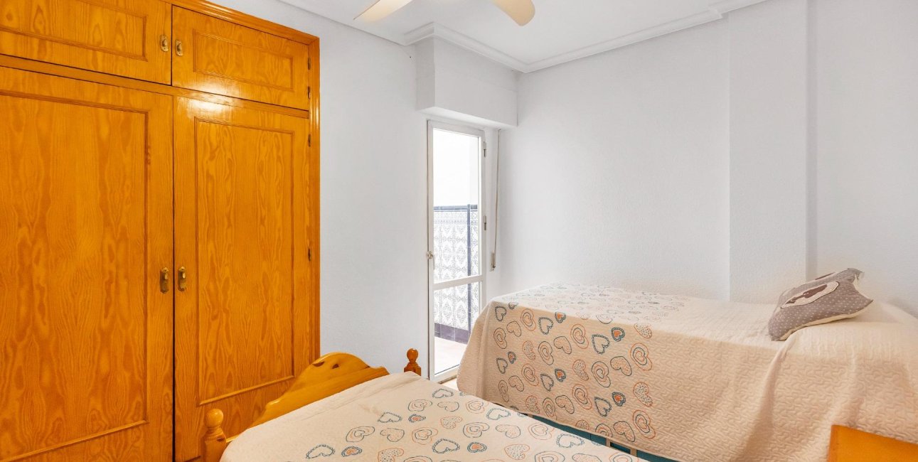 Resale - Apartment / flat -
Torrevieja - Paseo maritimo