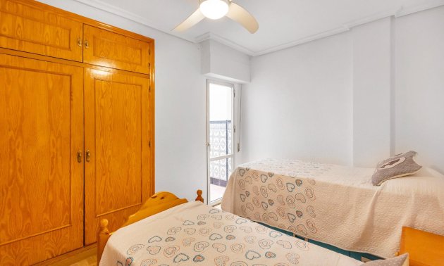 Resale - Apartment / flat -
Torrevieja - Paseo maritimo