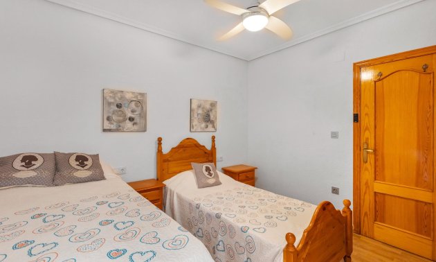 Resale - Apartment / flat -
Torrevieja - Paseo maritimo
