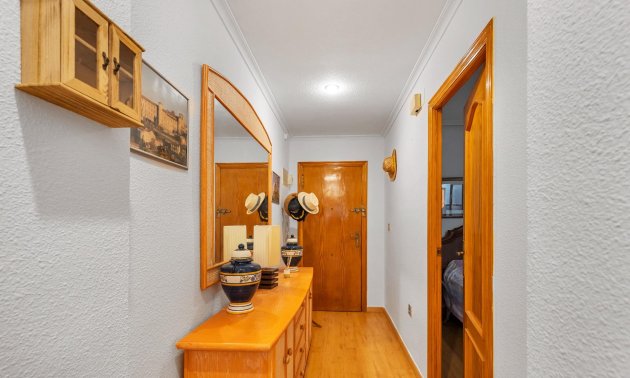 Resale - Apartment / flat -
Torrevieja - Paseo maritimo
