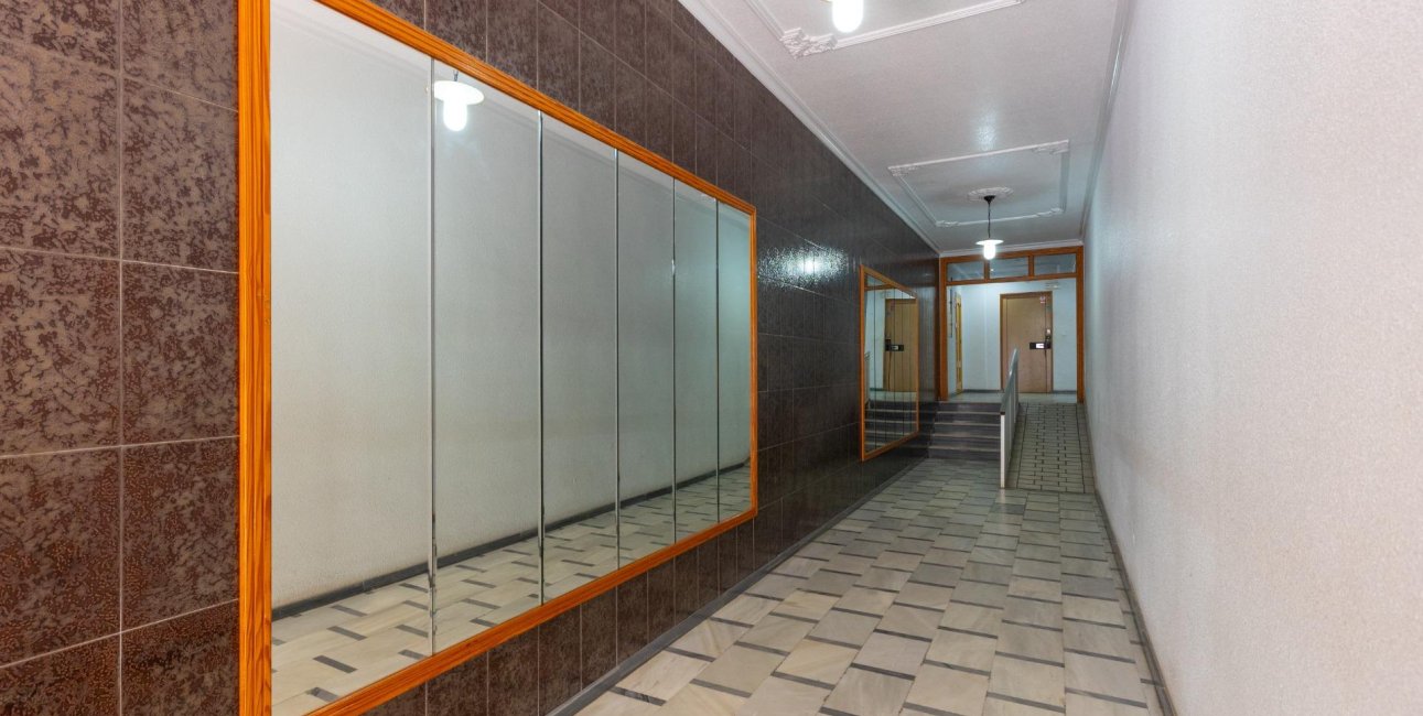Resale - Apartment / flat -
Torrevieja - Paseo maritimo