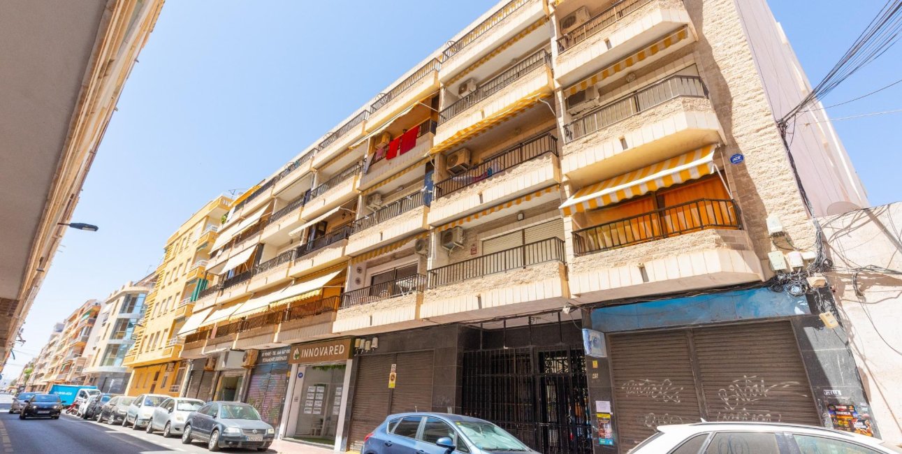 Resale - Apartment / flat -
Torrevieja - Paseo maritimo