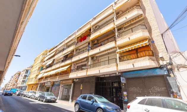 Resale - Apartment / flat -
Torrevieja - Paseo maritimo