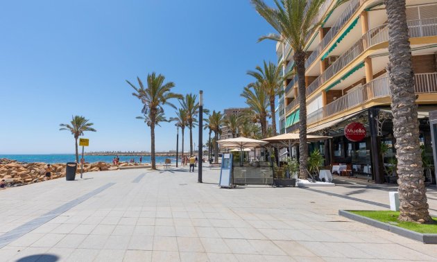 Resale - Apartment / flat -
Torrevieja - Paseo maritimo