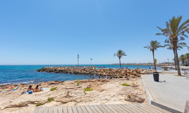 Resale - Apartment / flat -
Torrevieja - Paseo maritimo