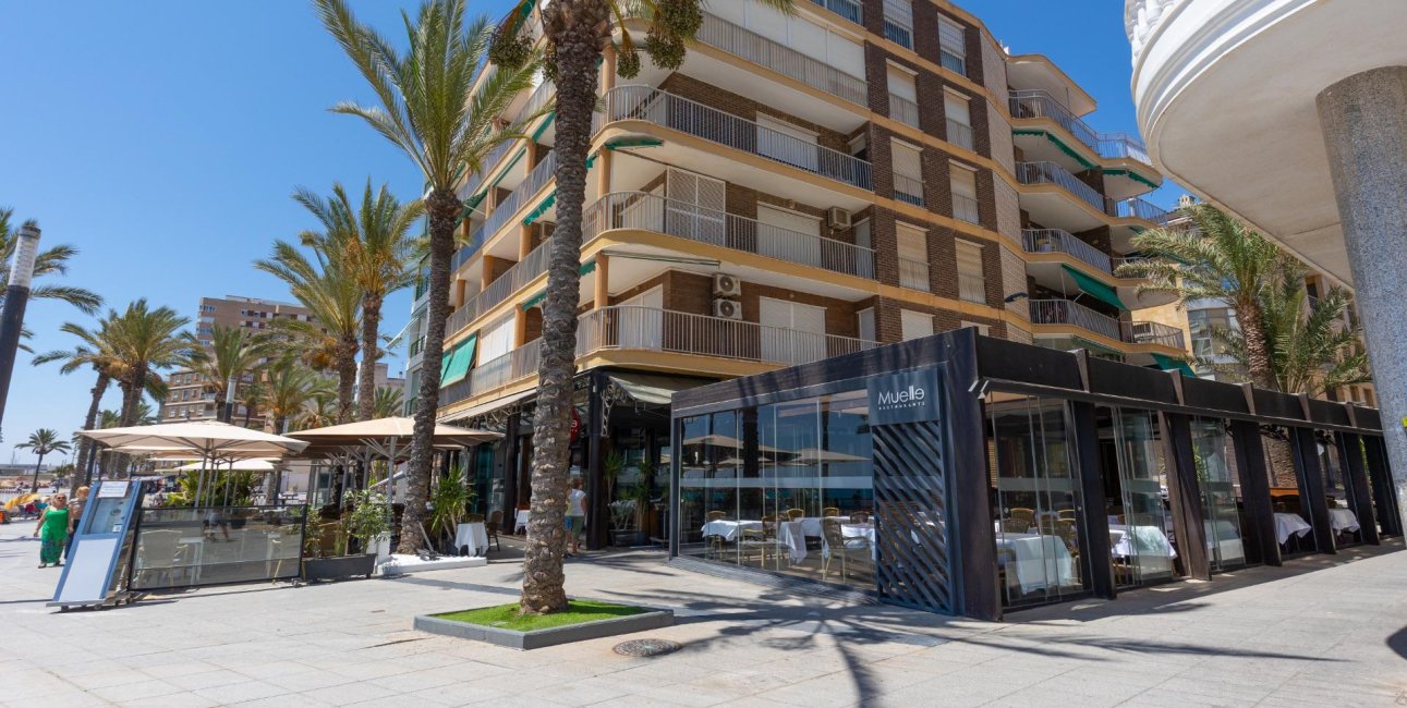 Resale - Apartment / flat -
Torrevieja - Paseo maritimo