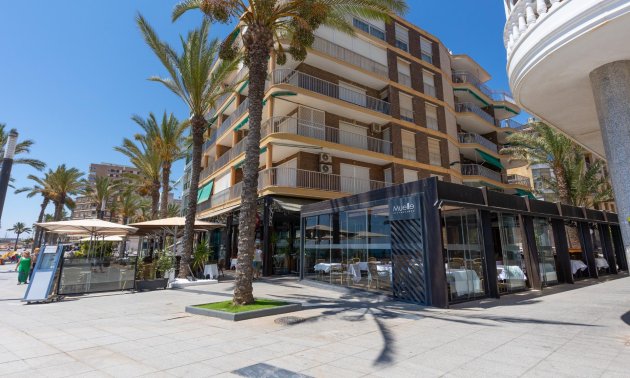 Resale - Apartment / flat -
Torrevieja - Paseo maritimo
