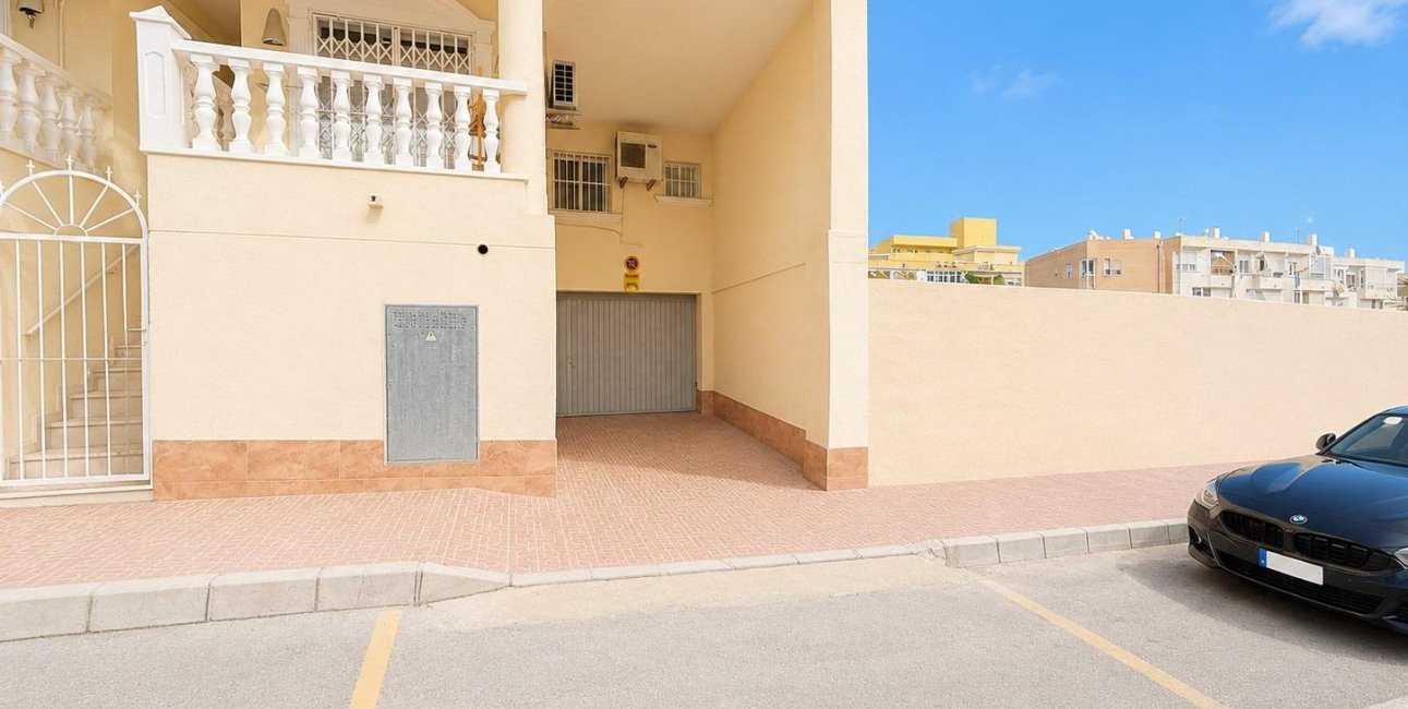 Wynajem długoterminowy - Garaż -
Torrevieja - Centro
