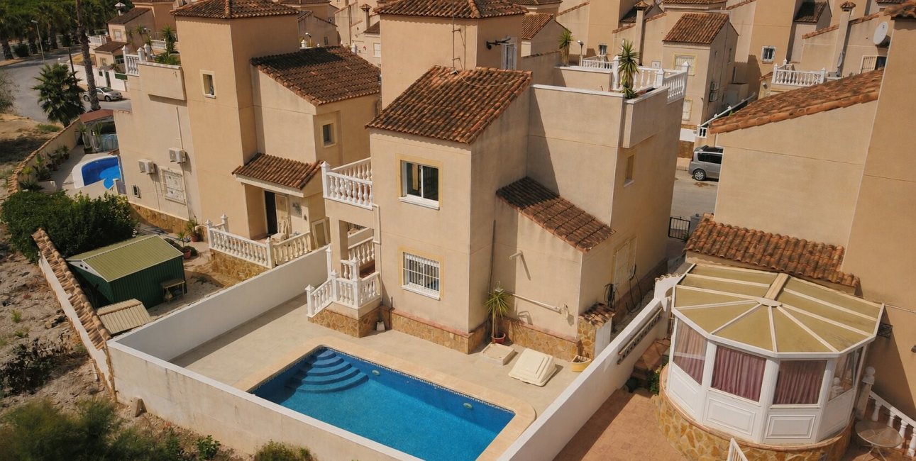 Reventa - Villa -
San Miguel de Salinas - Lake View Mansions