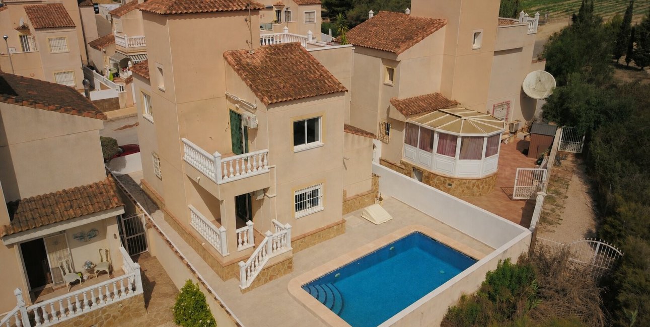 Reventa - Villa -
San Miguel de Salinas - Lake View Mansions