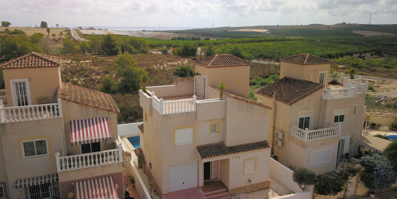 Reventa - Villa -
San Miguel de Salinas - Lake View Mansions