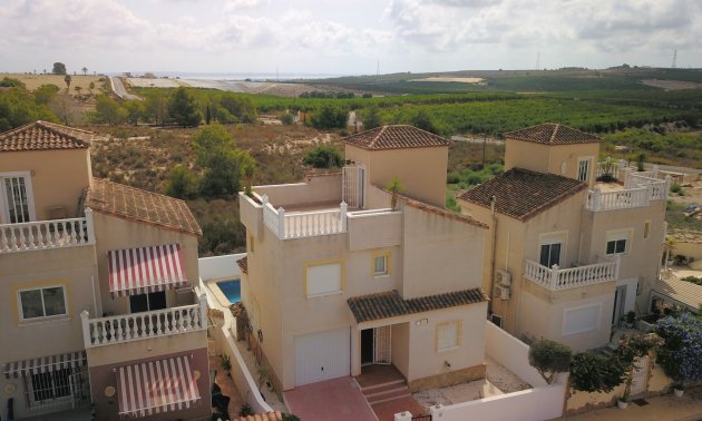 Reventa - Villa -
San Miguel de Salinas - Lake View Mansions