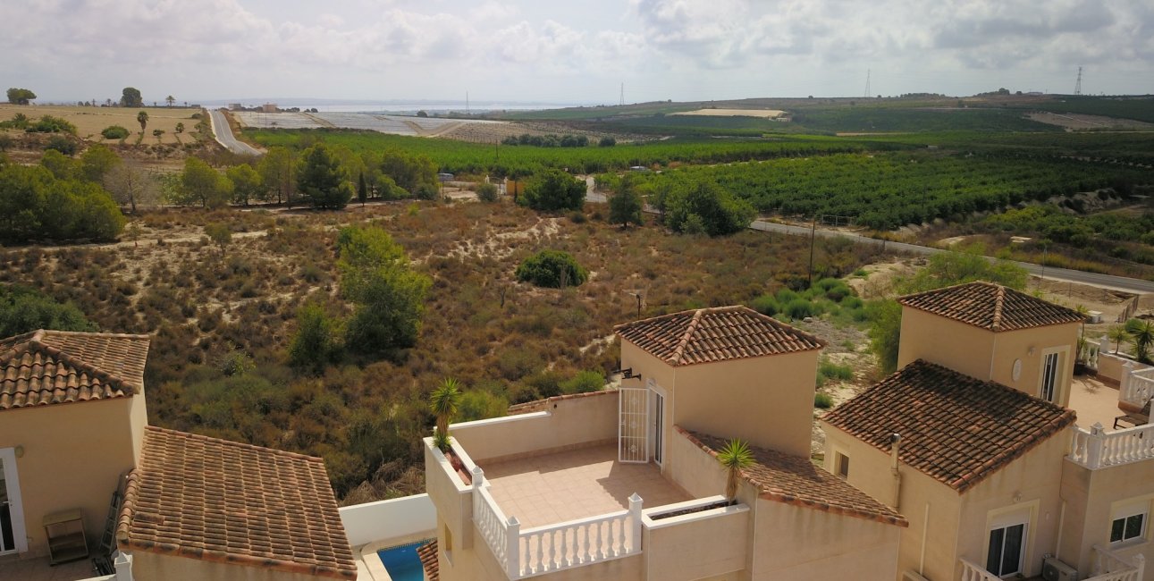 Reventa - Villa -
San Miguel de Salinas - Lake View Mansions