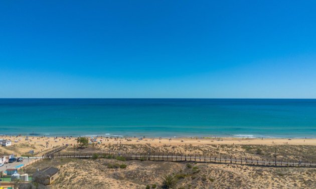 Reventa - Ático -
Torrevieja - La Mata