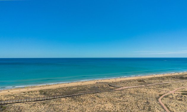 Reventa - Ático -
Torrevieja - La Mata